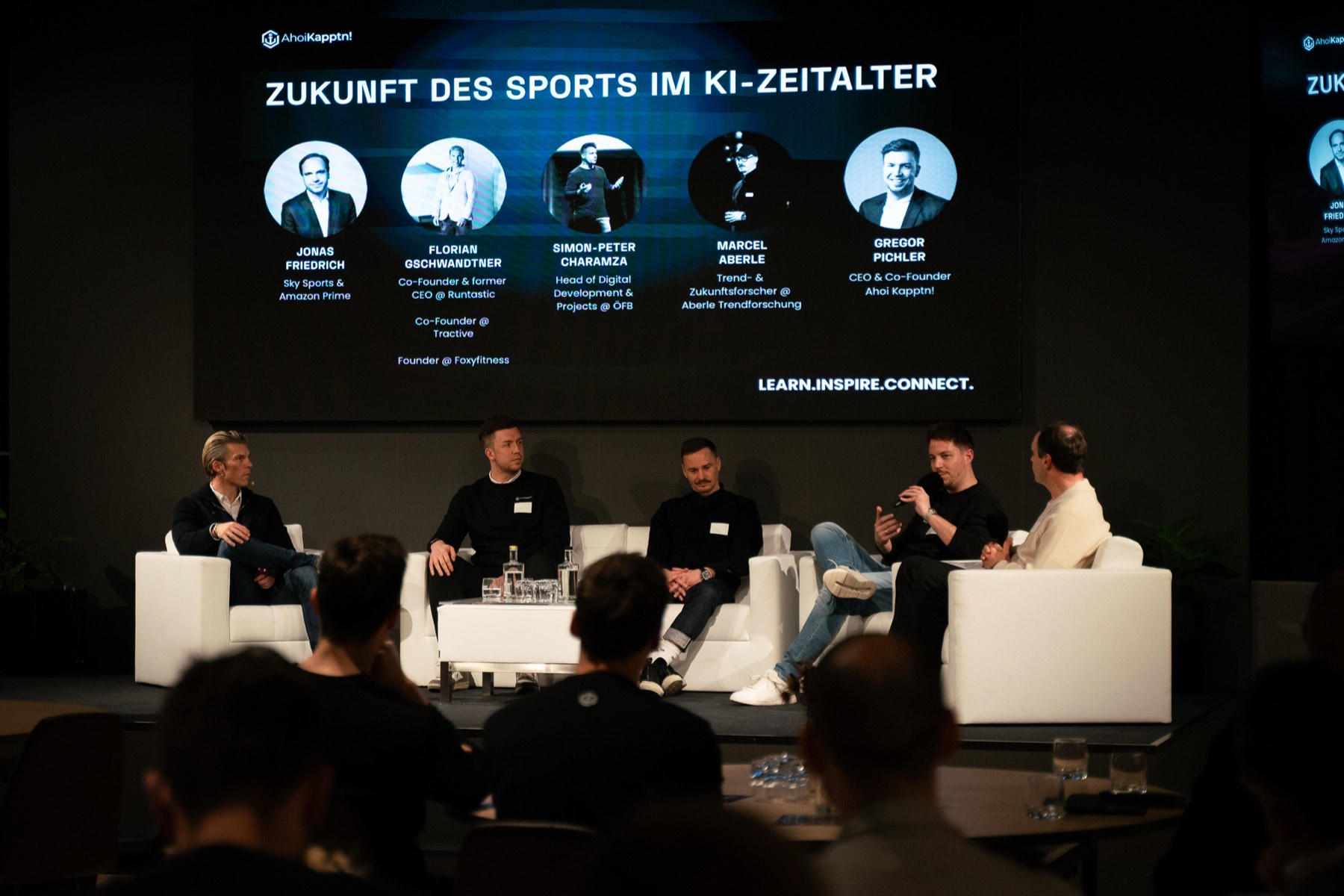 Panel-Diskussion „Zukunft des Sports im KI-Zeitalter“ auf der Bühne