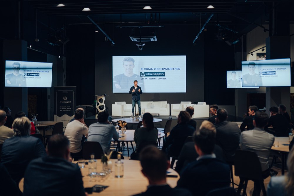 Florian Gschwandtner bei seiner Keynote vor dem Publikum