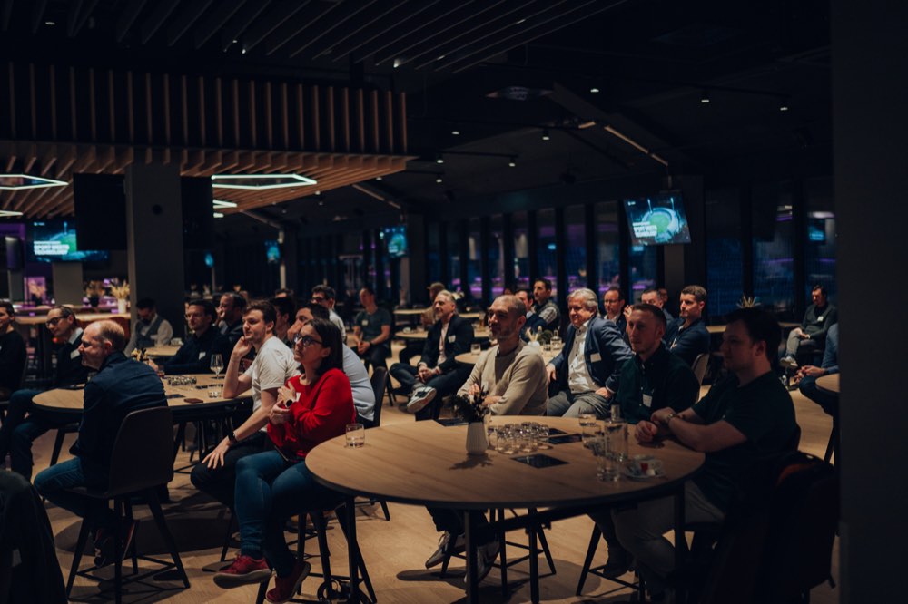 Publikum im Business Club der Raiffeisen Arena