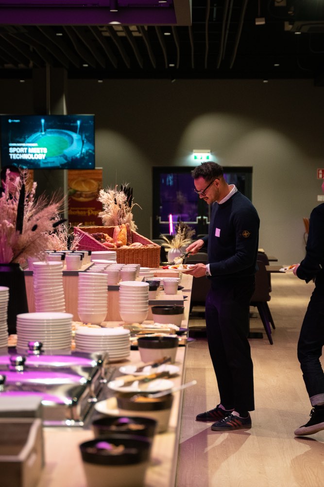 Buffet mit Fingerfood im Business Club